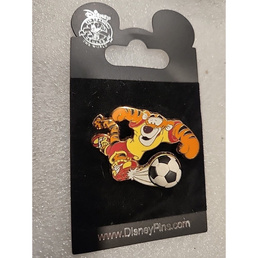 Vintage Disney Pin Trading 2004‎ Tigger Soccer Winnie the Pooh Gold Tone 62030